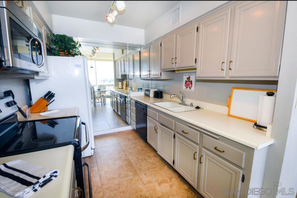 1720 Avenida Del Mundo 607 Property Photo 9