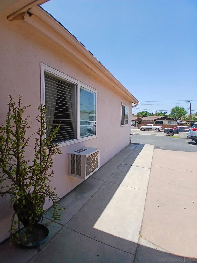 769 Mcclure Street E Property Photo 3
