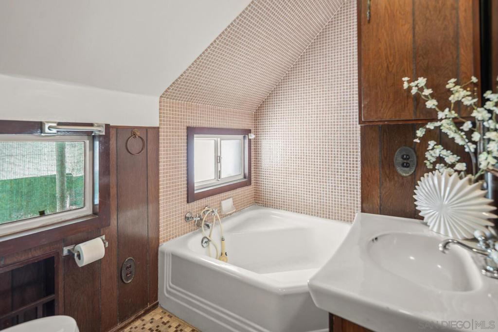 1022 Park Place Property Photo 35