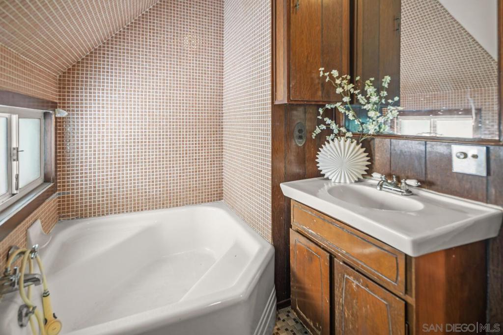 1022 Park Place Property Photo 36
