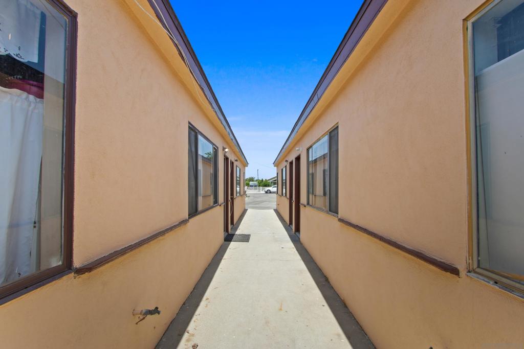 2348 Valwood Ave Property Photo 23