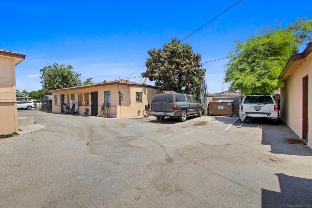 2348 Valwood Ave Property Photo 25