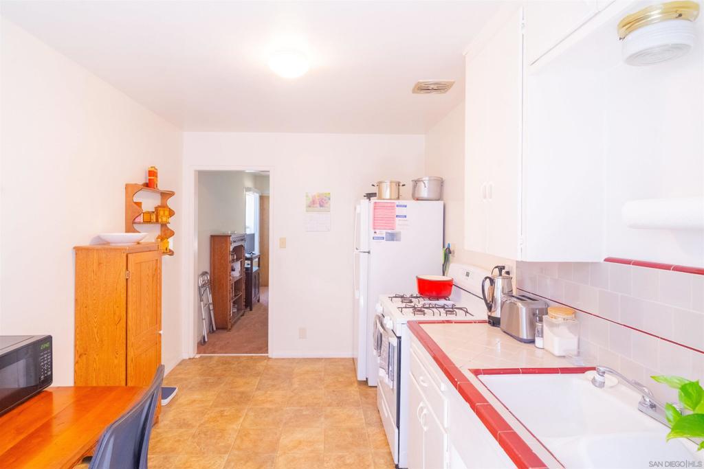 3139 Reynard Way Property Photo 10