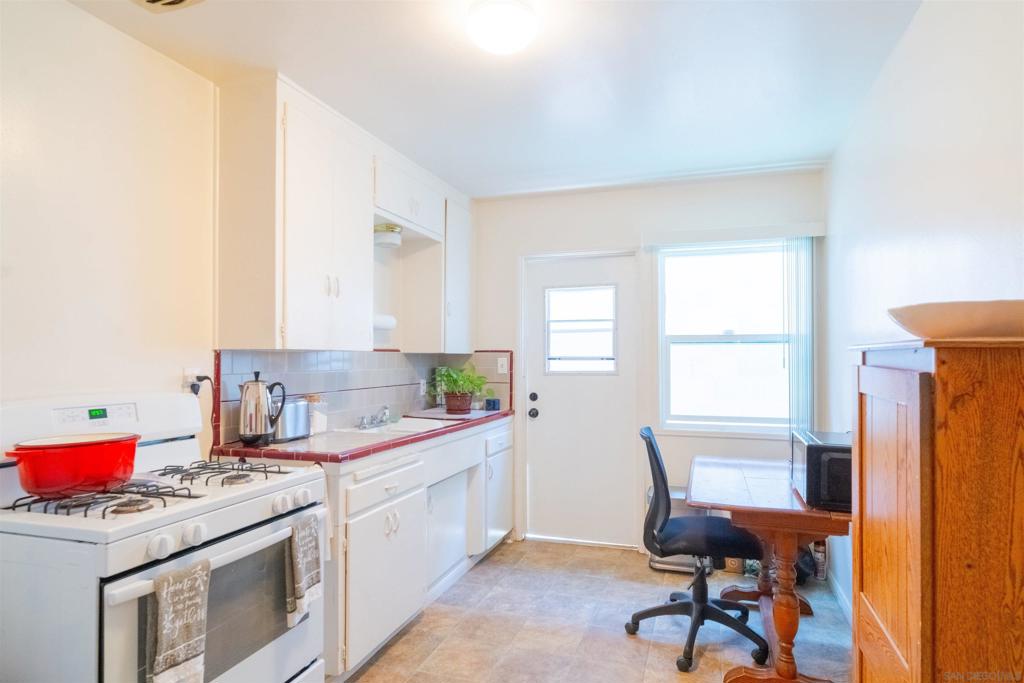 3139 Reynard Way Property Photo 11