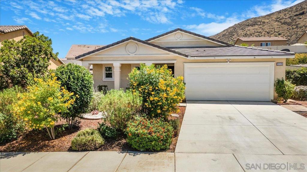 33129 Big Range Dr Property Photo 3