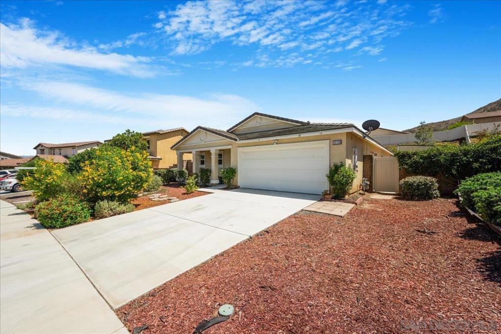 33129 Big Range Dr Property Photo 5