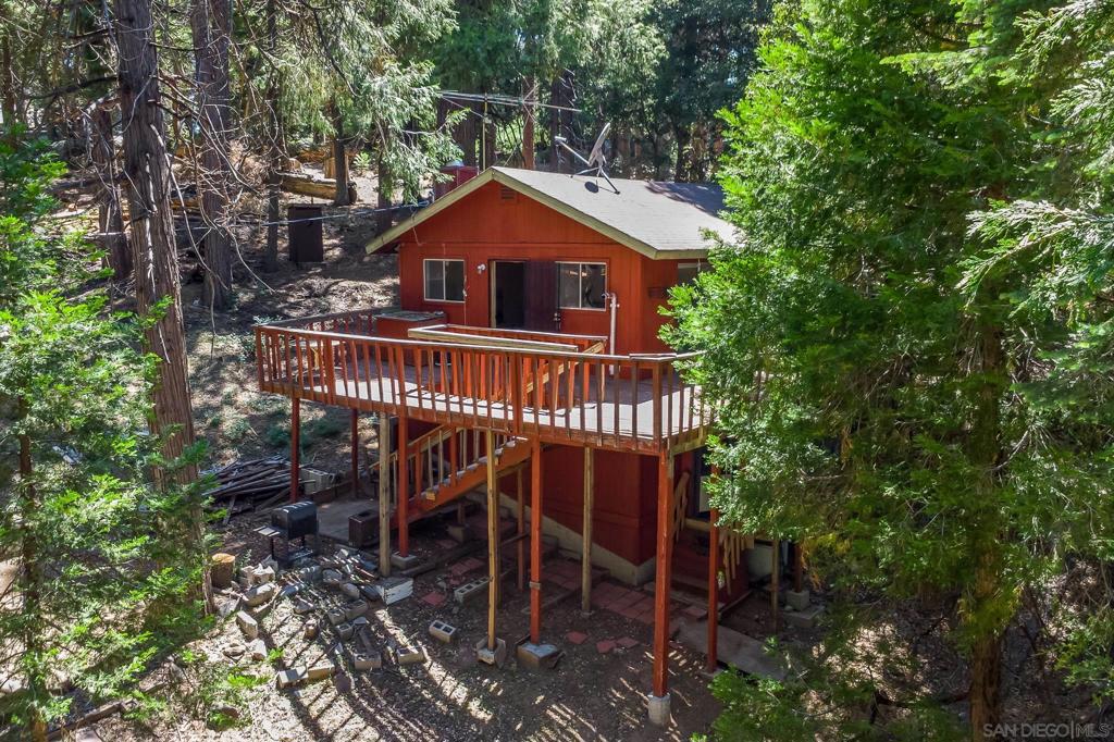 21824 Crestline Rd Property Photo 1