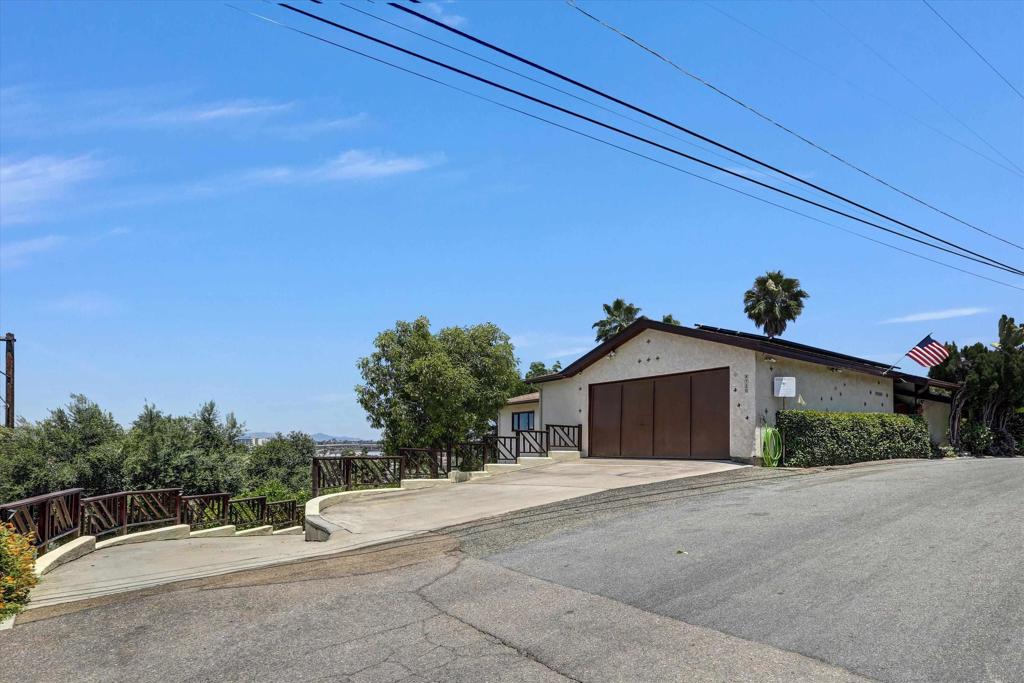 8720 Glenira Ave Property Photo 54