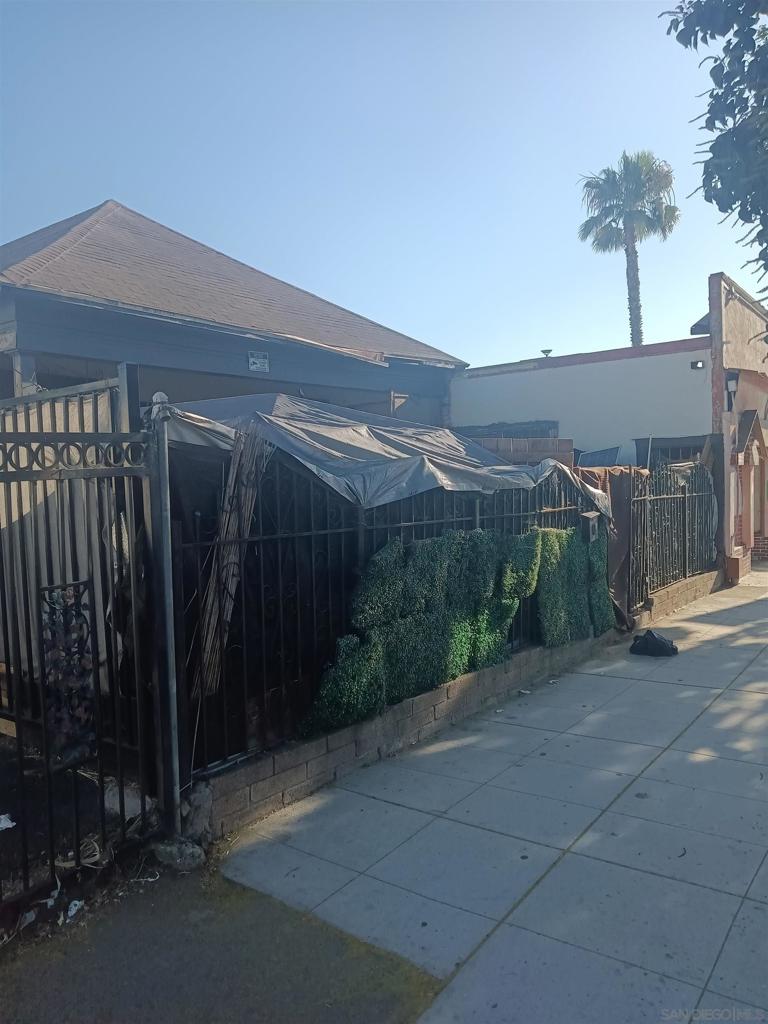 2557 Imperial Ave Property Photo 2
