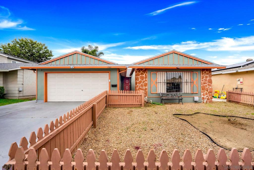1562 Arequipa Street Property Photo 1
