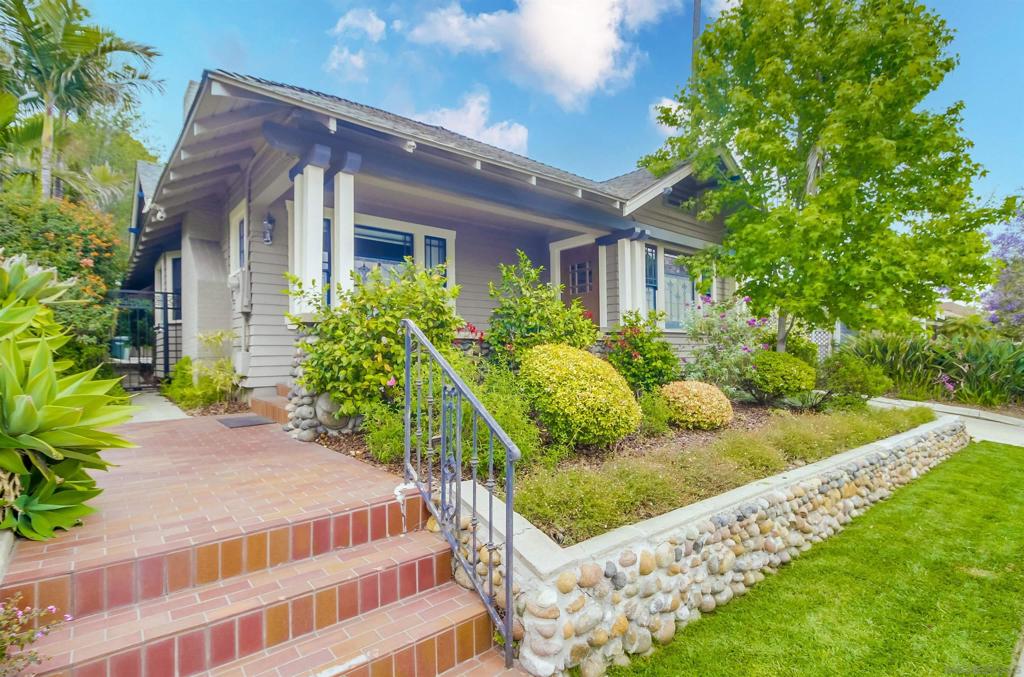 3921 Goldfinch Property Photo 1