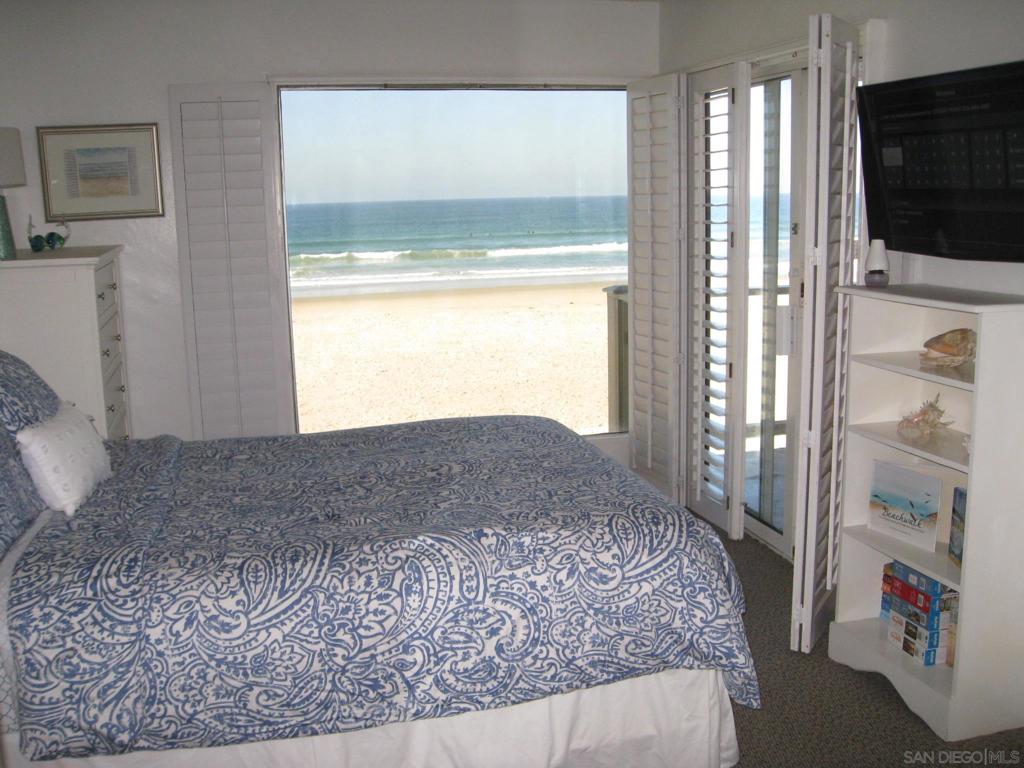 3755 Ocean Front Walk Property Photo 3