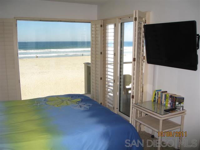 3755 Ocean Front Walk Property Photo 4