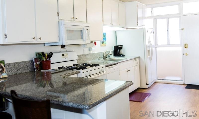 3755 Ocean Front Walk Property Photo 11
