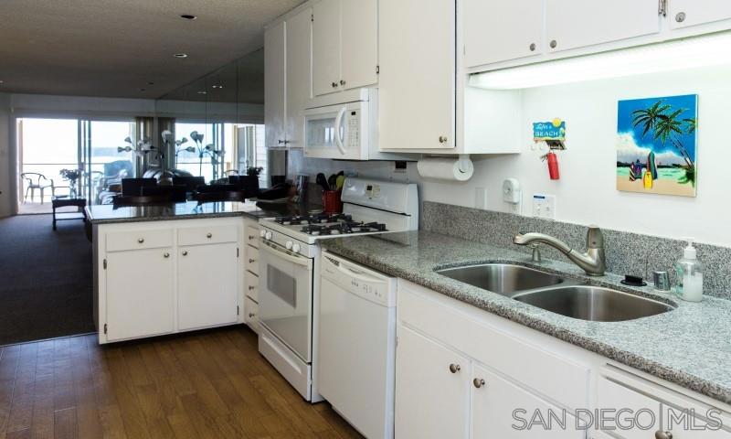 3755 Ocean Front Walk Property Photo 12