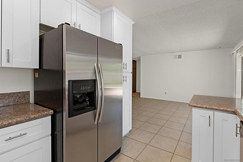 10466 Moorpark St. Property Photo 10
