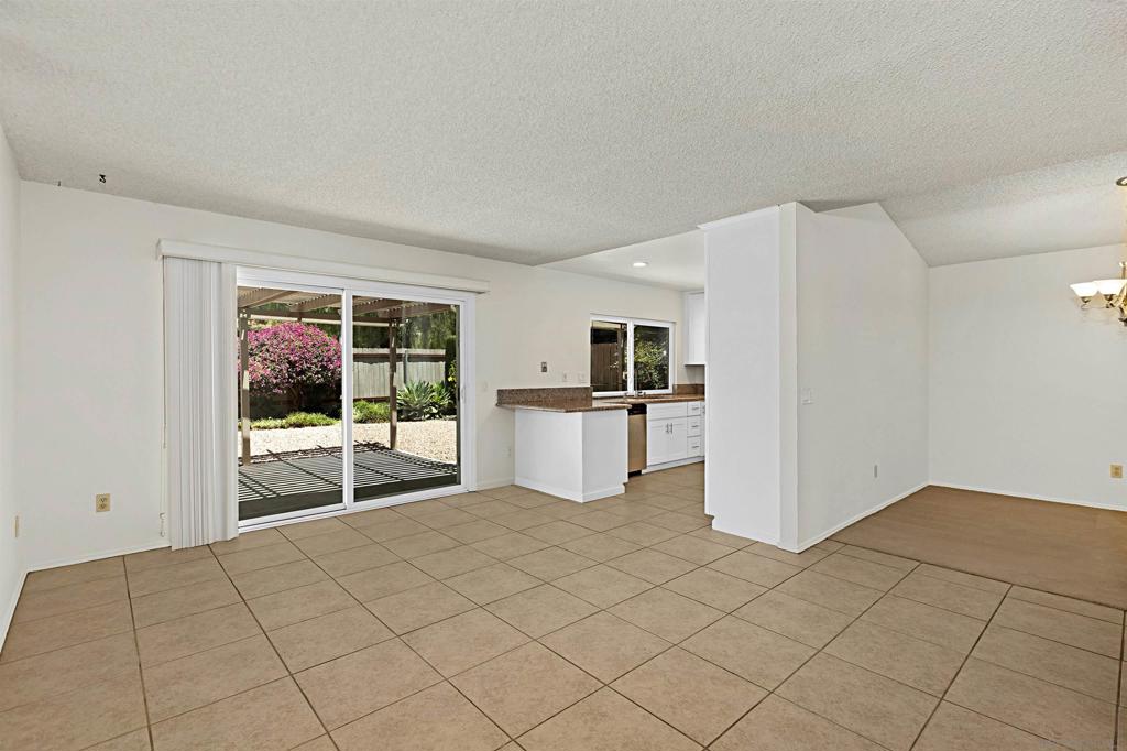 10466 Moorpark St. Property Photo 12