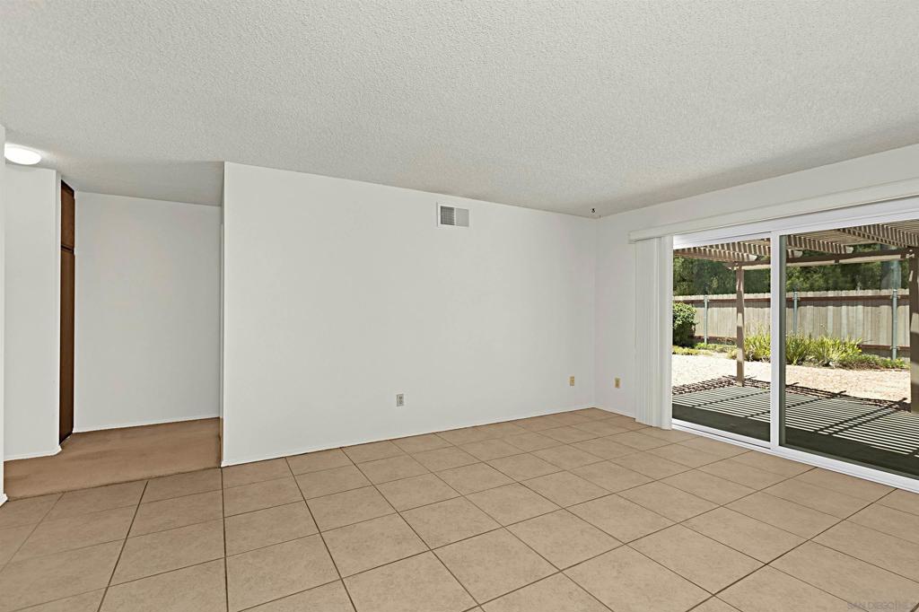 10466 Moorpark St. Property Photo 13