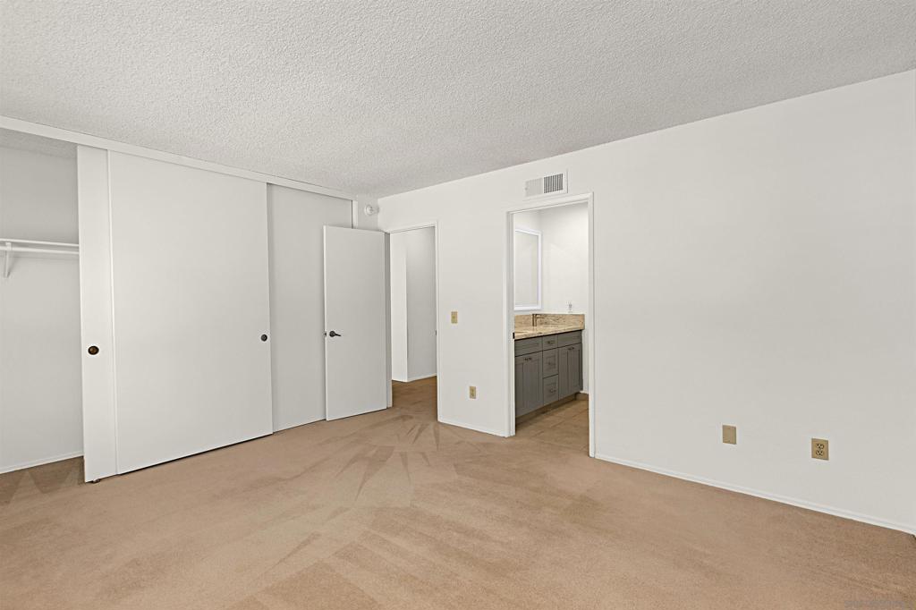10466 Moorpark St. Property Photo 14