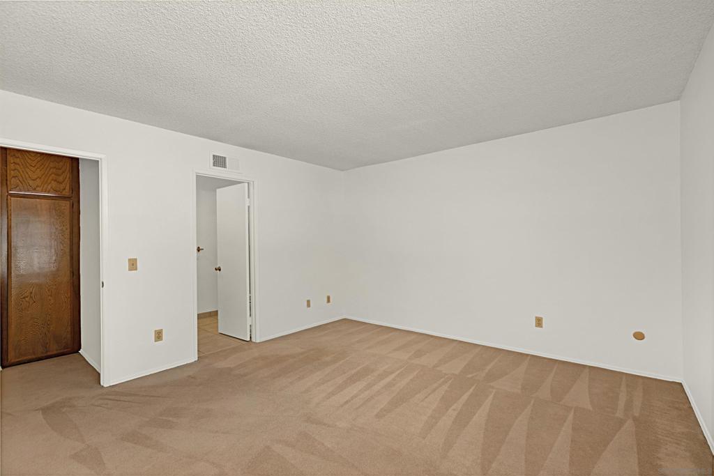 10466 Moorpark St. Property Photo 16
