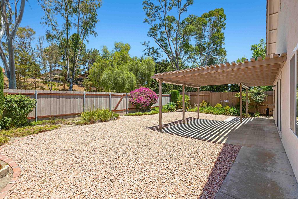 10466 Moorpark St. Property Photo 24