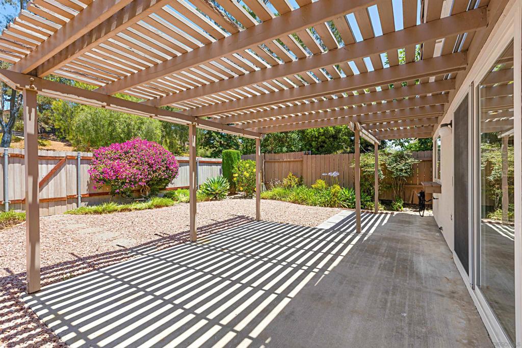 10466 Moorpark St. Property Photo 25