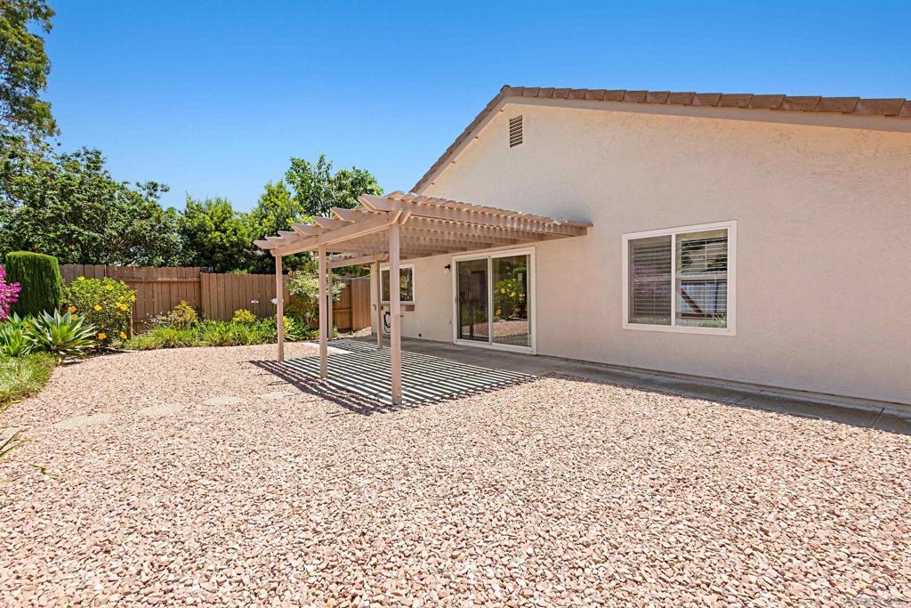10466 Moorpark St. Property Photo 26