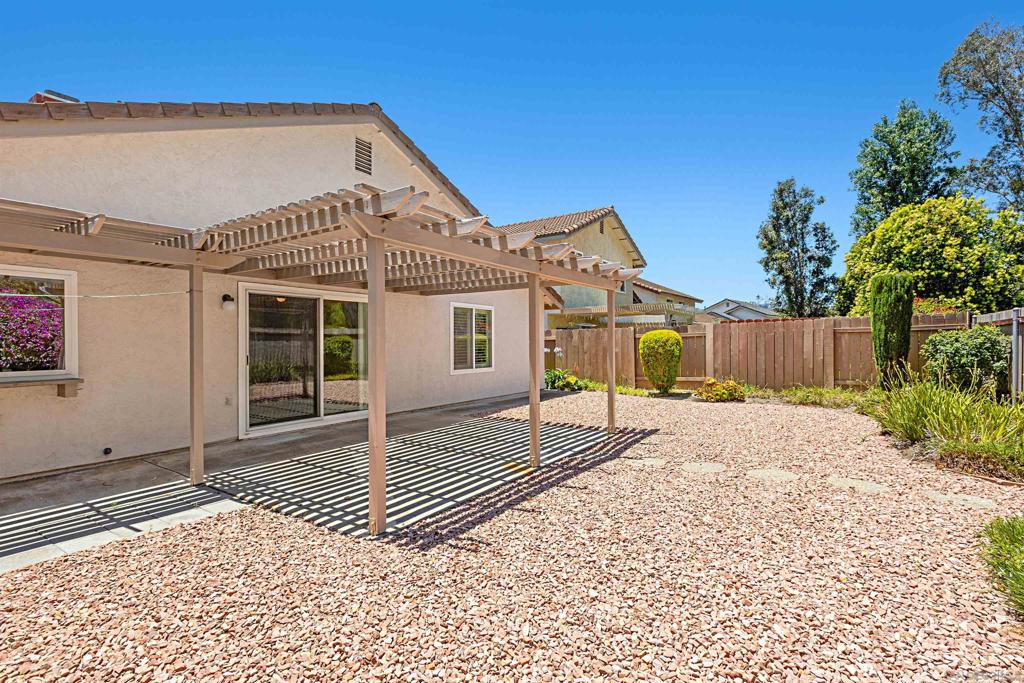 10466 Moorpark St. Property Photo 27