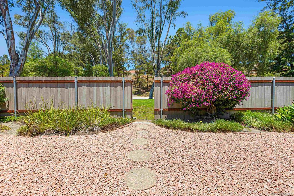 10466 Moorpark St. Property Photo 29
