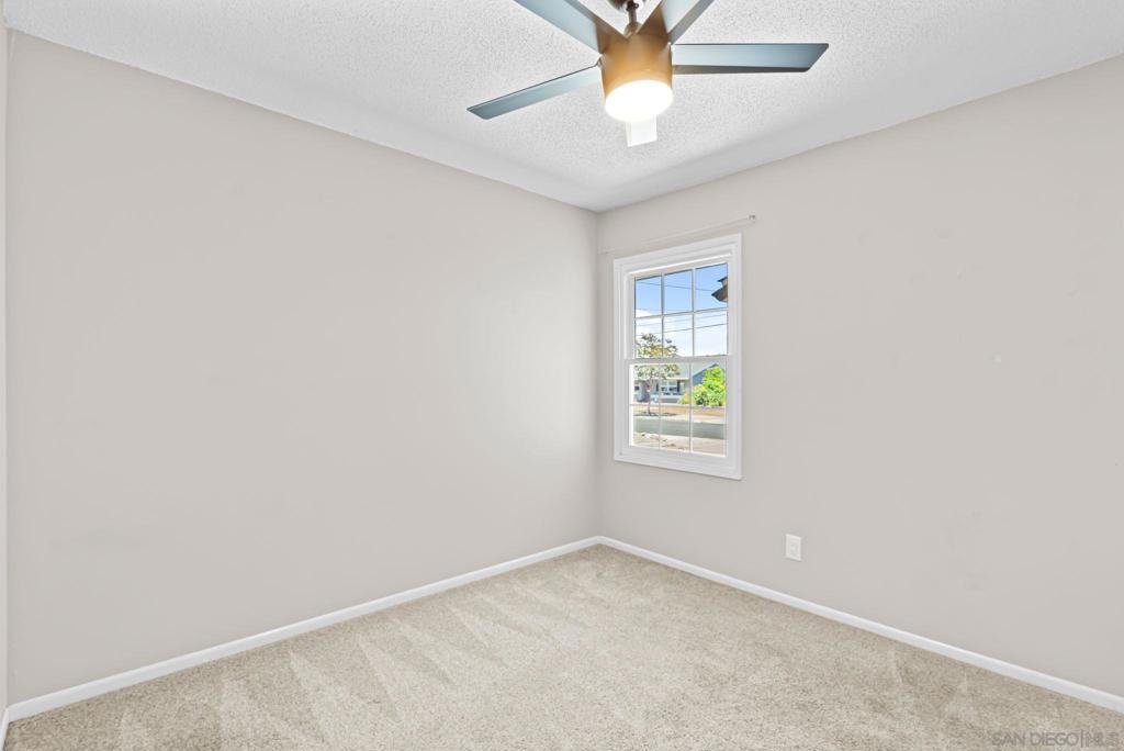1076 Grouse St Property Photo 25
