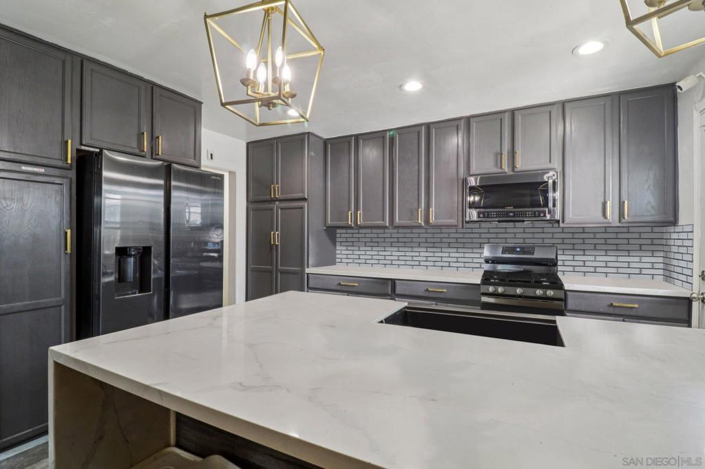 8764 Orville Street Property Photo 6