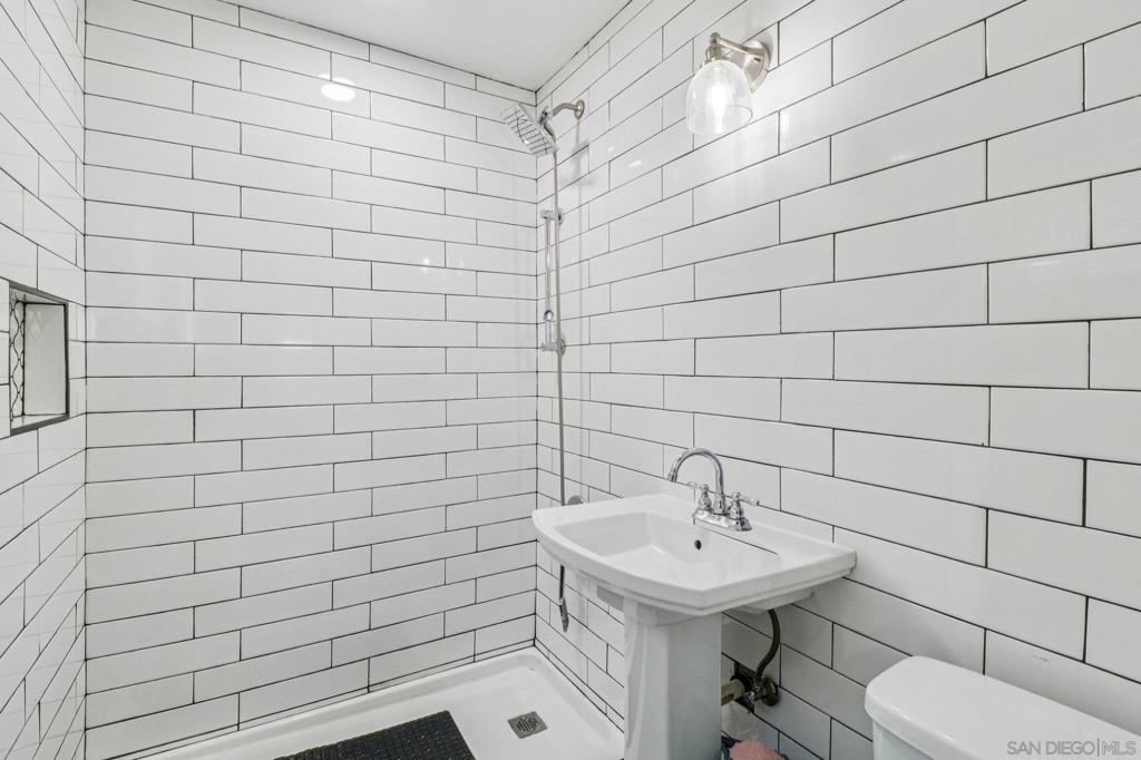 8764 Orville Street Property Photo 12