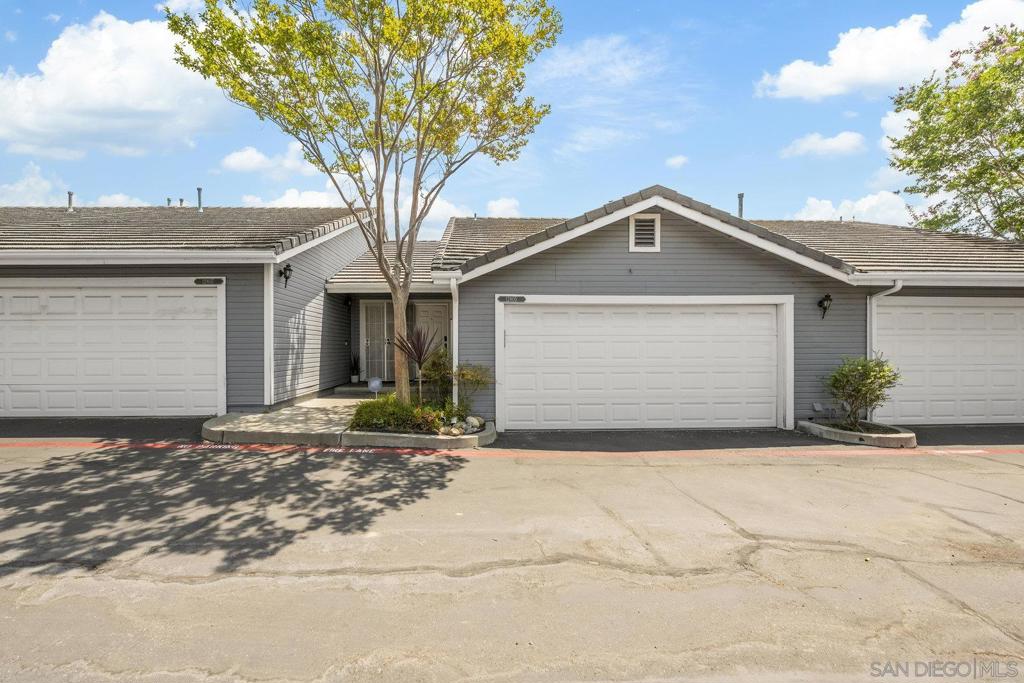 12805 Carriage Heights Way Property Photo 1