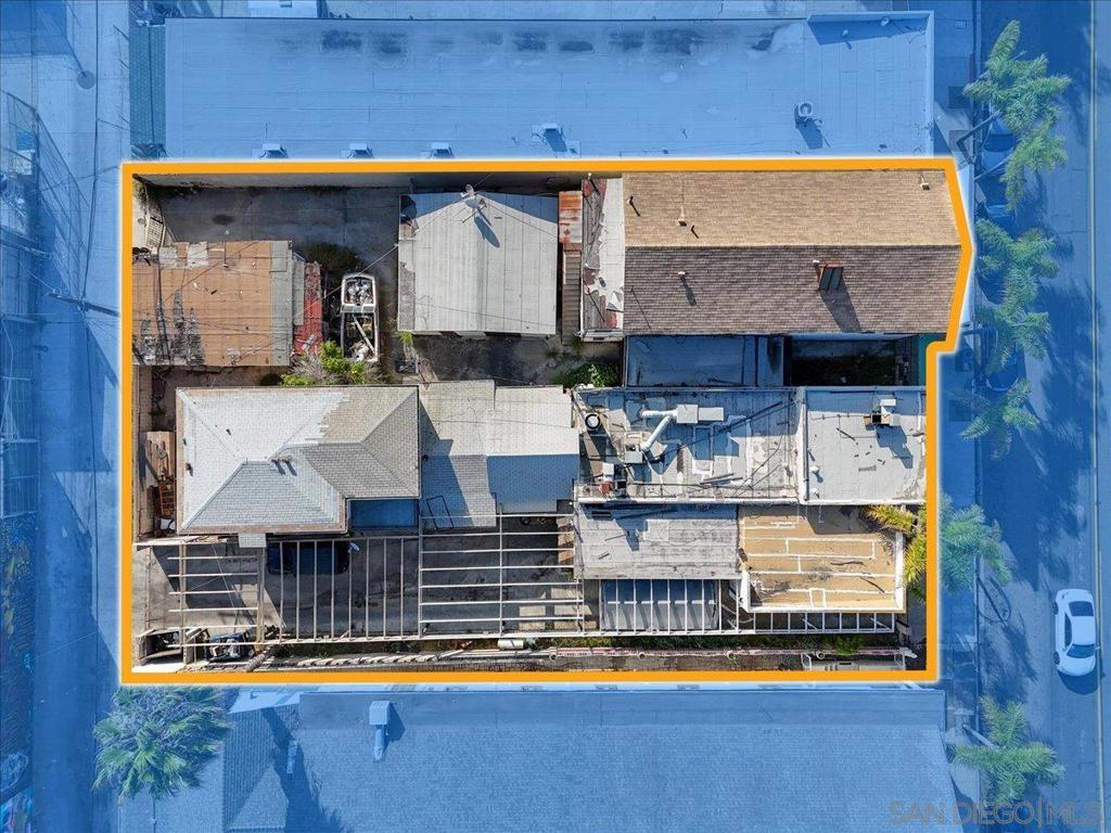 1851 Logan Ave Property Photo 8