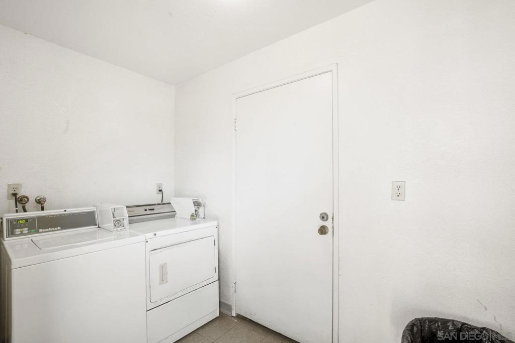4455 Winona Ave Property Photo 6