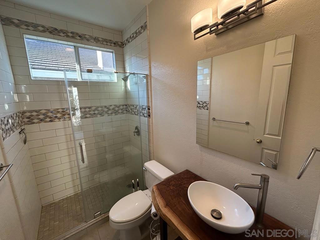 1863 Almagro Ln Property Photo 12