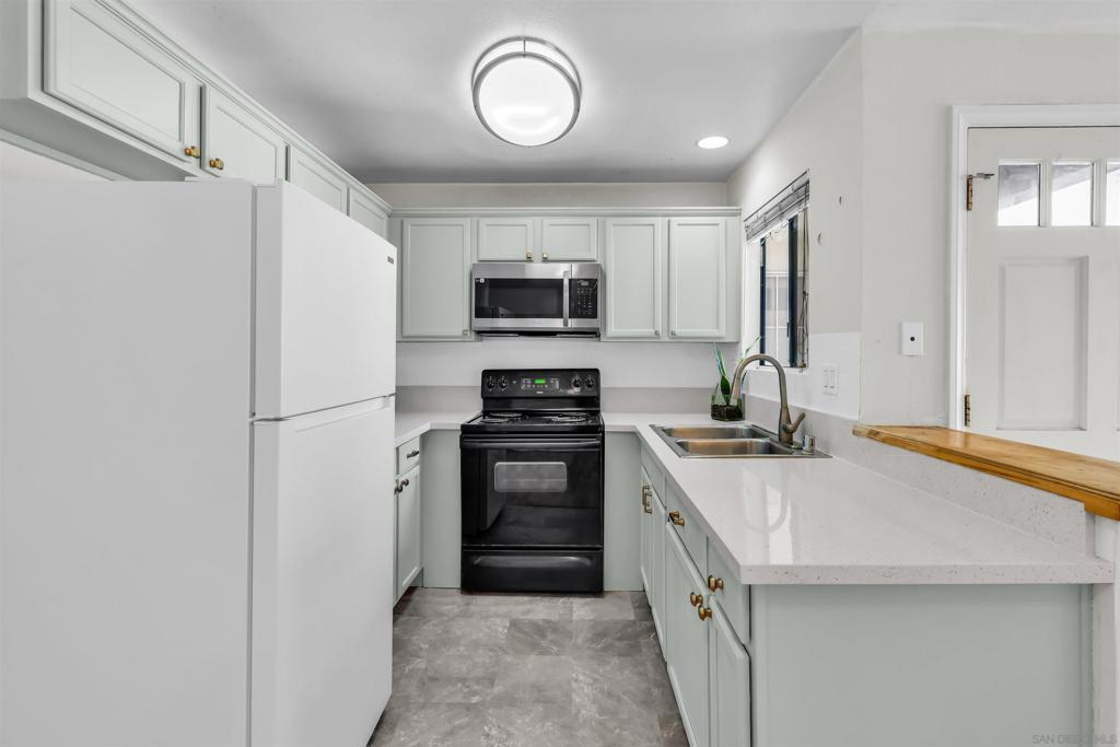 3566 Sunset Ln 71 Property Photo 1