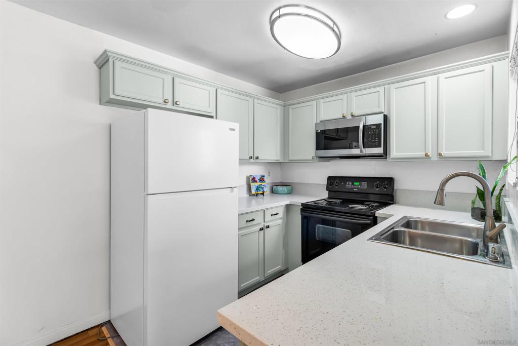 3566 Sunset Ln 71 Property Photo 2