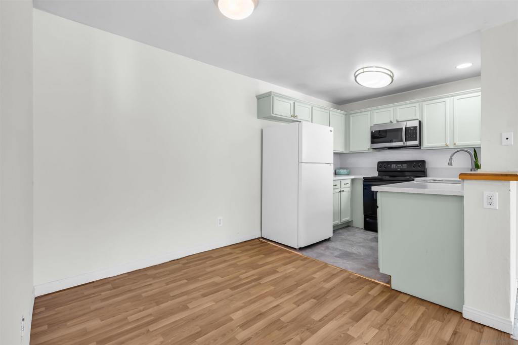 3566 Sunset Ln 71 Property Photo 3