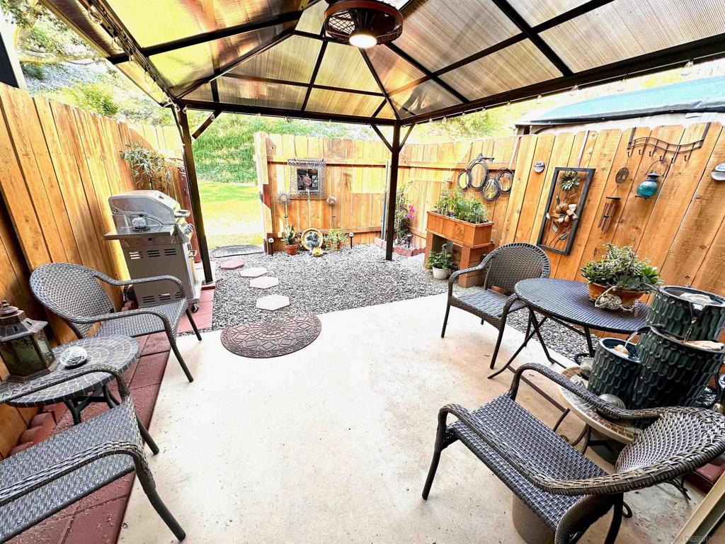 6592 Bell Bluff Avenue Property Photo 2
