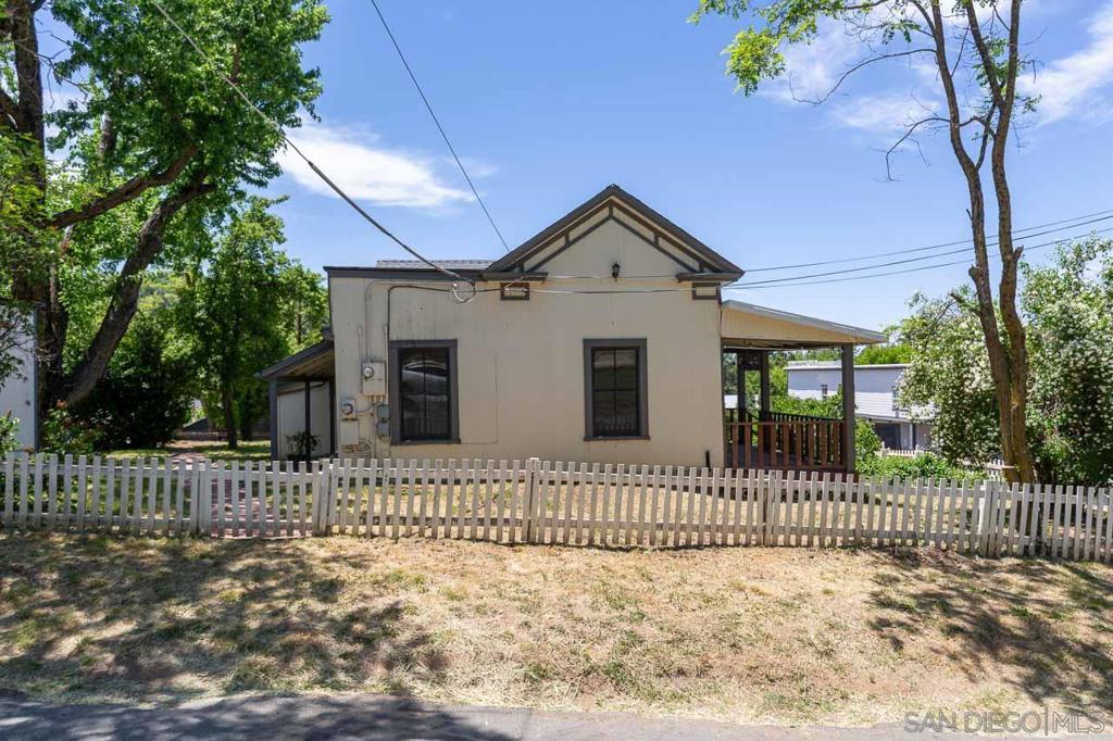 2605 Washington Street Property Photo 2