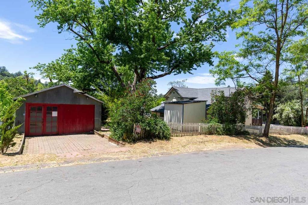 2605 Washington Street Property Photo 3