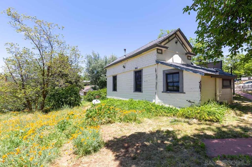 2605 Washington Street Property Photo 4