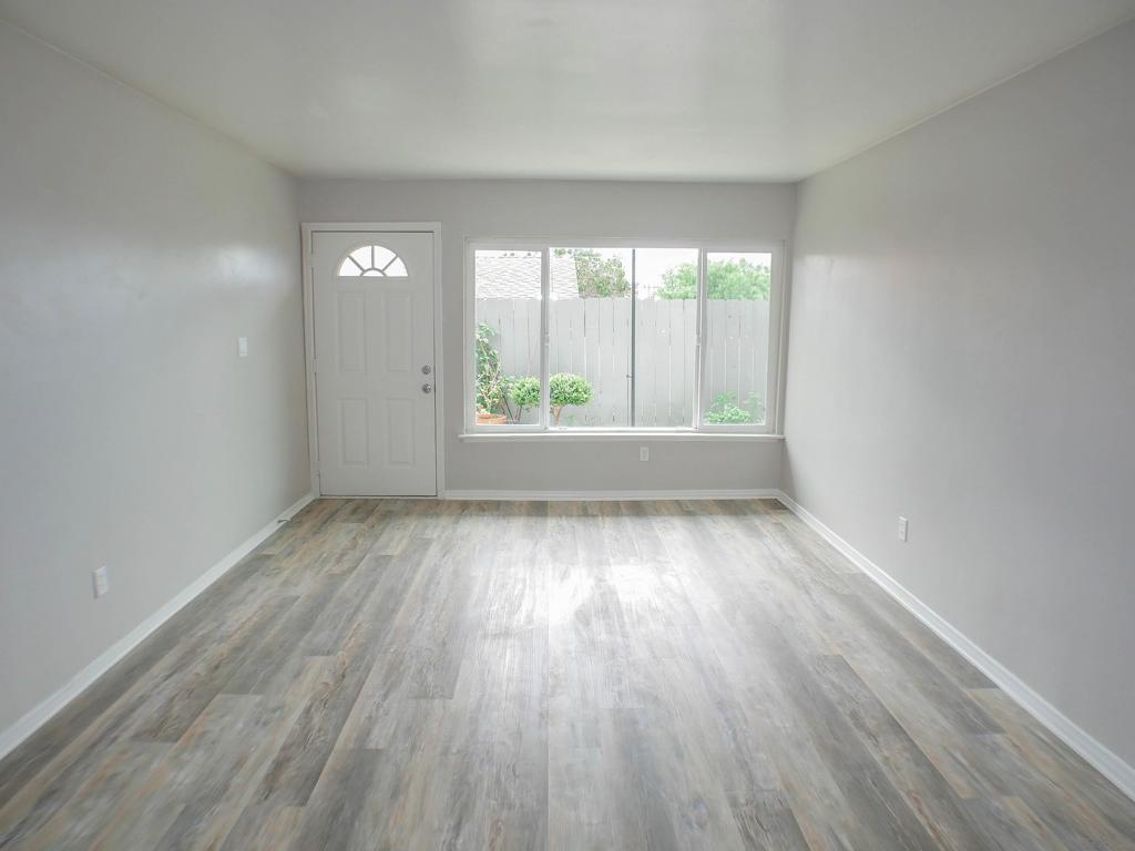 328 Milbrae Street Property Photo 8