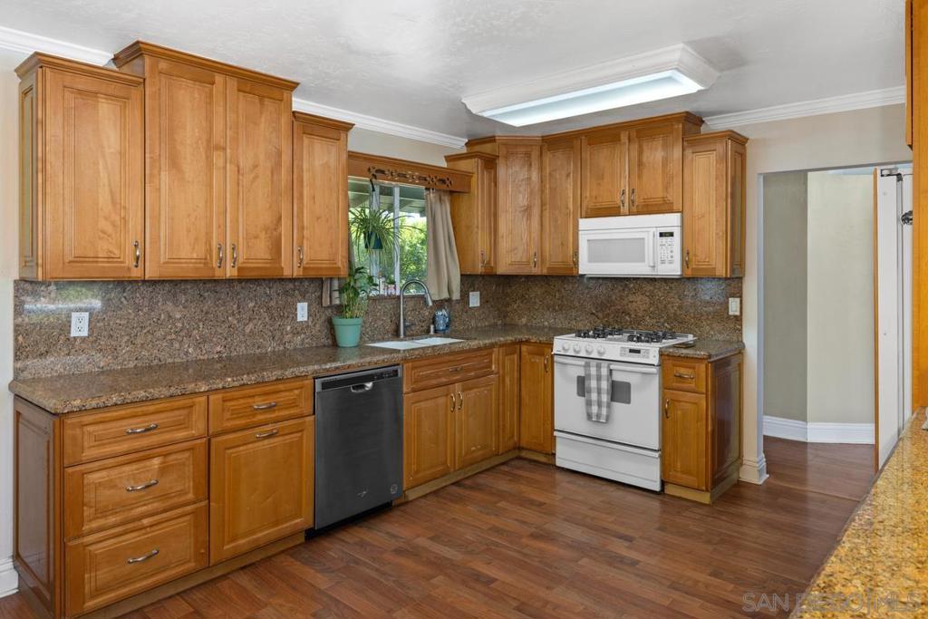 1140 Cloverleaf Dr Property Photo 8