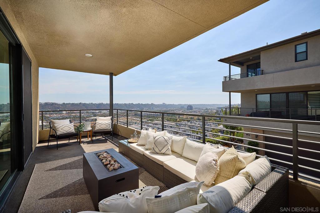 2921 Via Alta Pl Property Photo 2