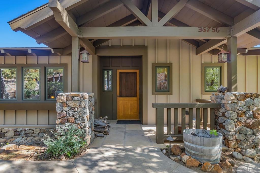 35750 Mountain Circle Drive Property Photo 8