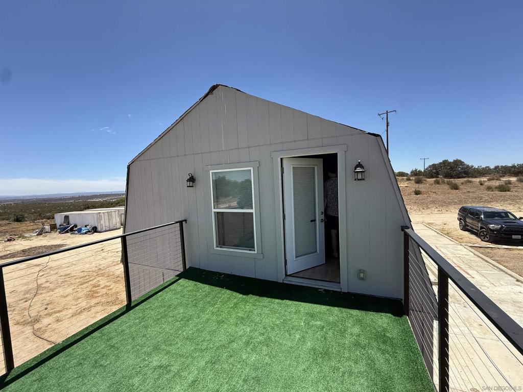 1431 Tierra Del Sol Rd Property Photo 5