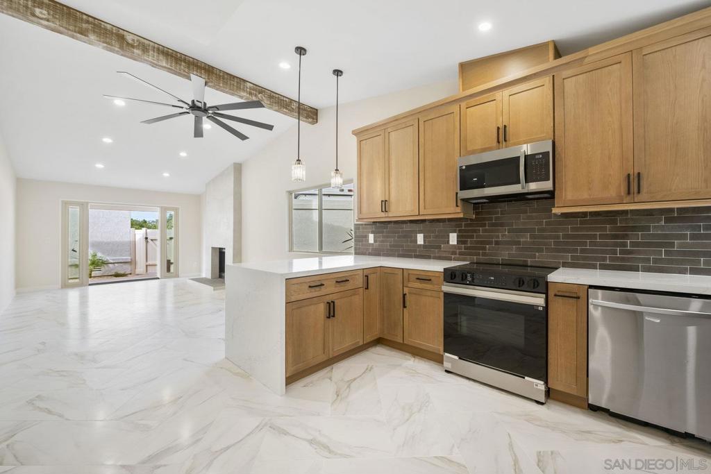 6915 Pear Tree Dr Property Photo 5