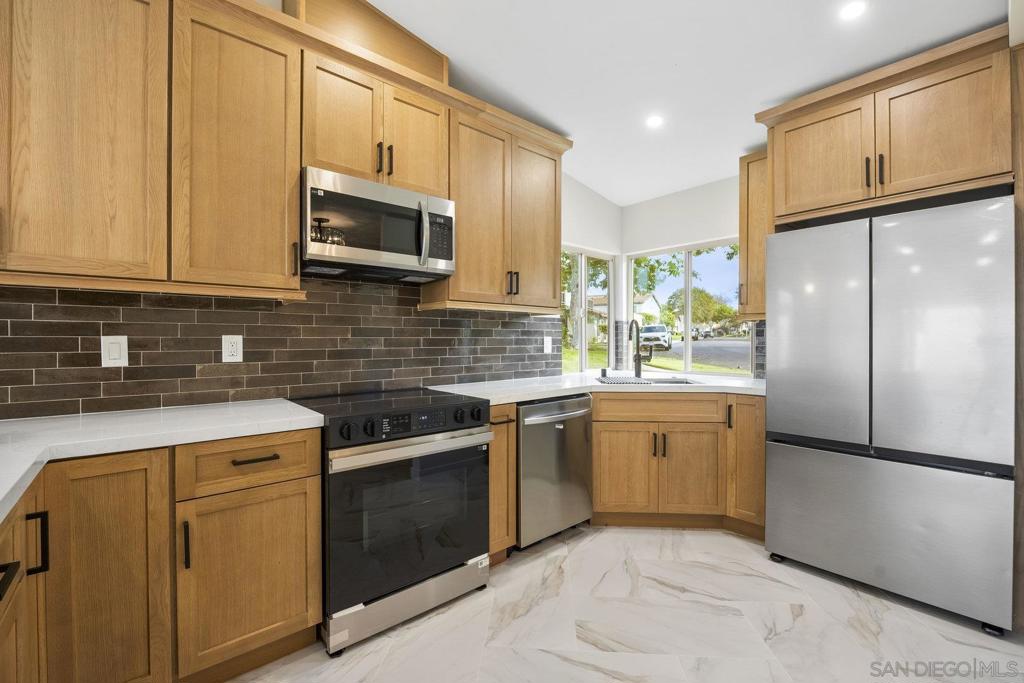 6915 Pear Tree Dr Property Photo 7